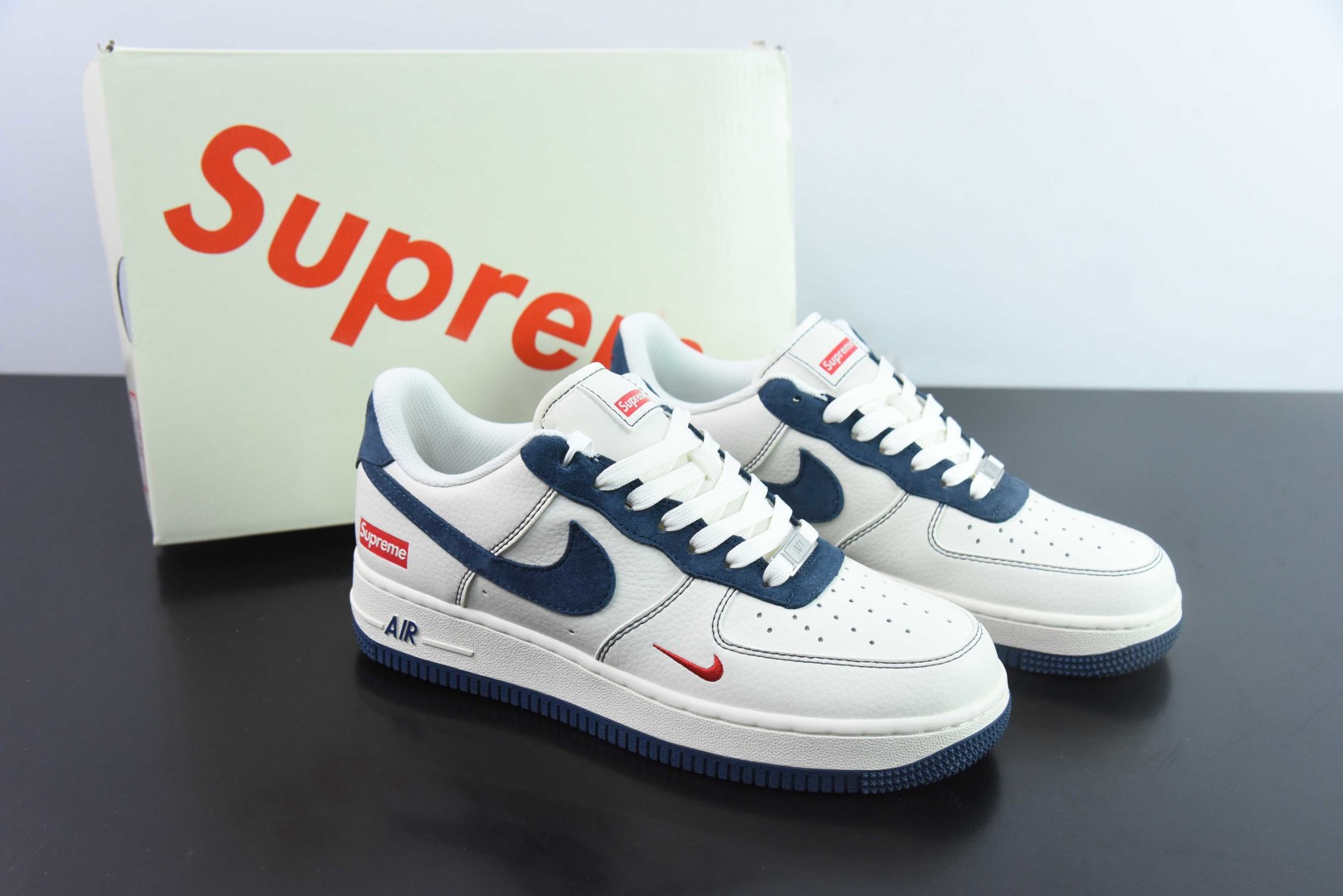 耐克NIke Air Force 1 '07 Low “Supreme联名米蓝翻毛勾”空军一号低帮休闲板鞋纯原版本 货号：XZ3328-669 