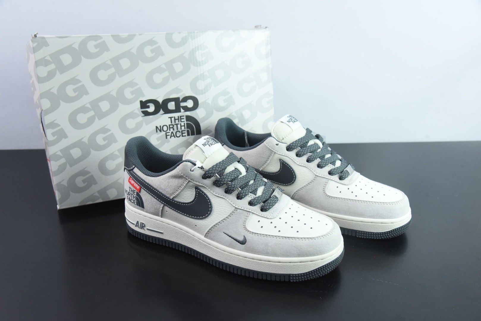 耐克NIke Air Force 1 '07 Low “Supreme北面联名灰黑红标猪八”空军一号低帮休闲板鞋纯原版本 货号：XZ6188-112