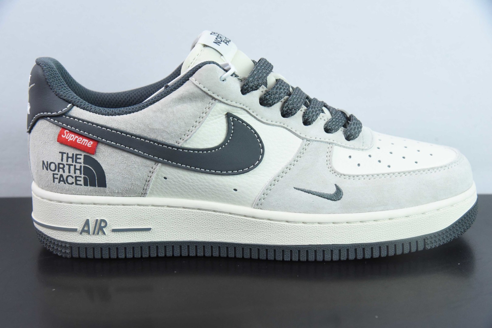 耐克NIke Air Force 1 '07 Low “Supreme北面联名灰黑红标猪八”空军一号低帮休闲板鞋纯原版本 货号：XZ6188-112