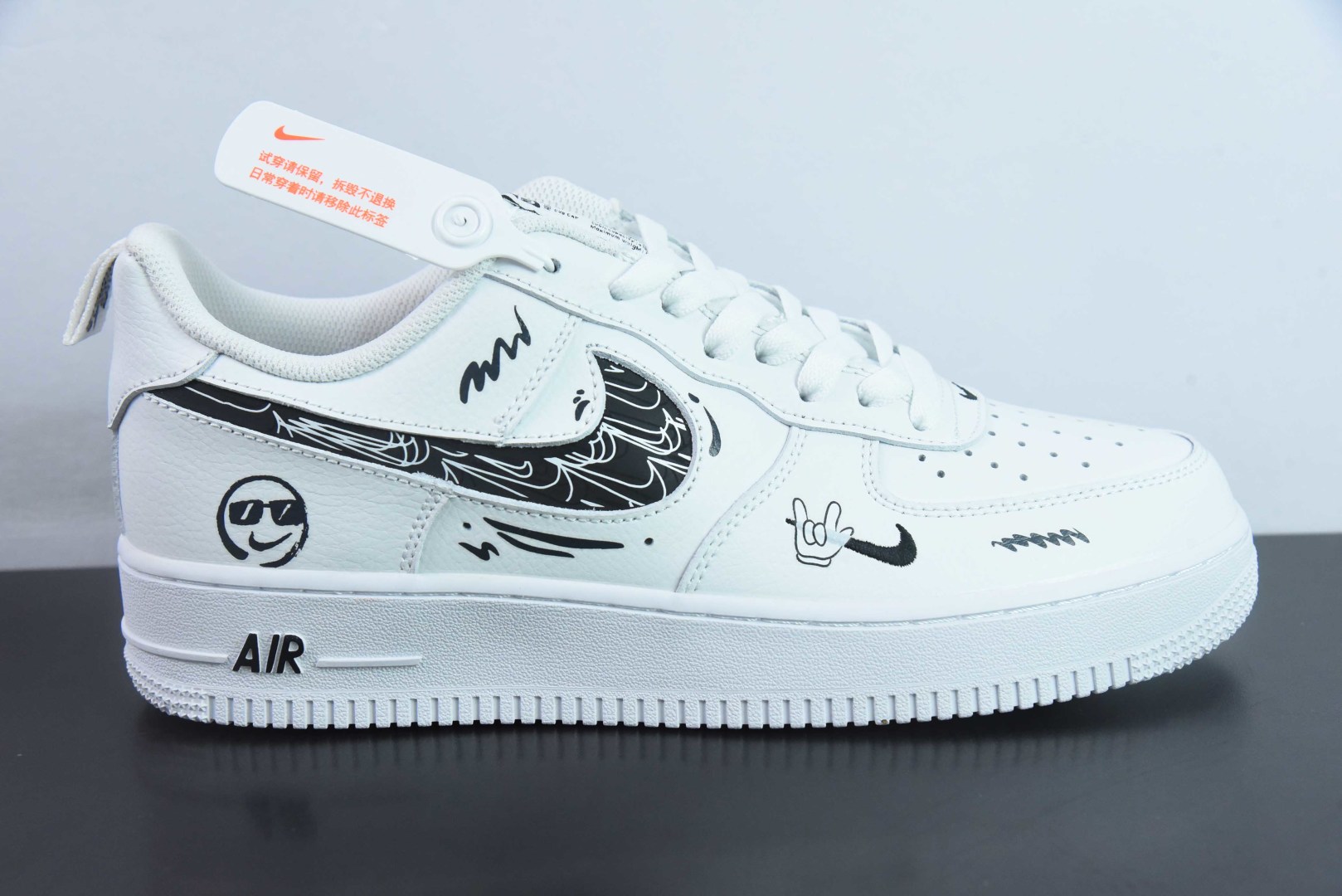 耐克Nike Air Force 1 Low “Nike smiley face” 耐克笑脸涂鸦空军一号低帮休闲运动板鞋纯原版本 货号：FB8971-020