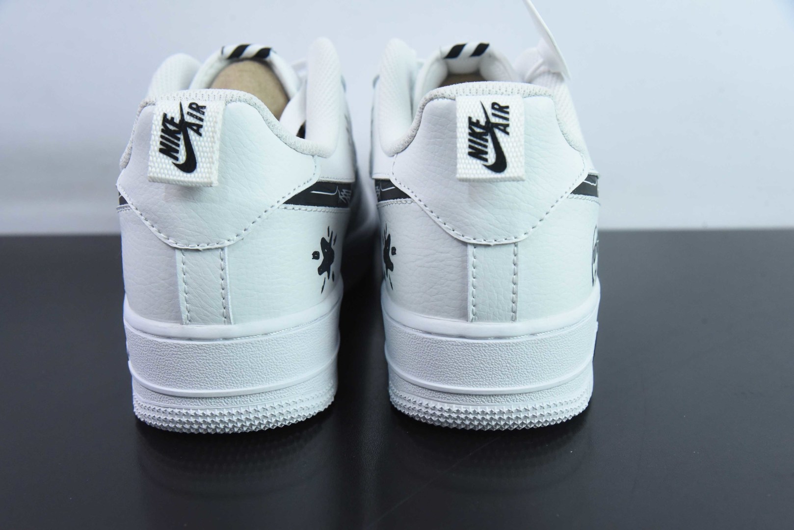 耐克Nike Air Force 1 Low “Nike smiley face” 耐克笑脸涂鸦空军一号低帮休闲运动板鞋纯原版本 货号：FB8971-020