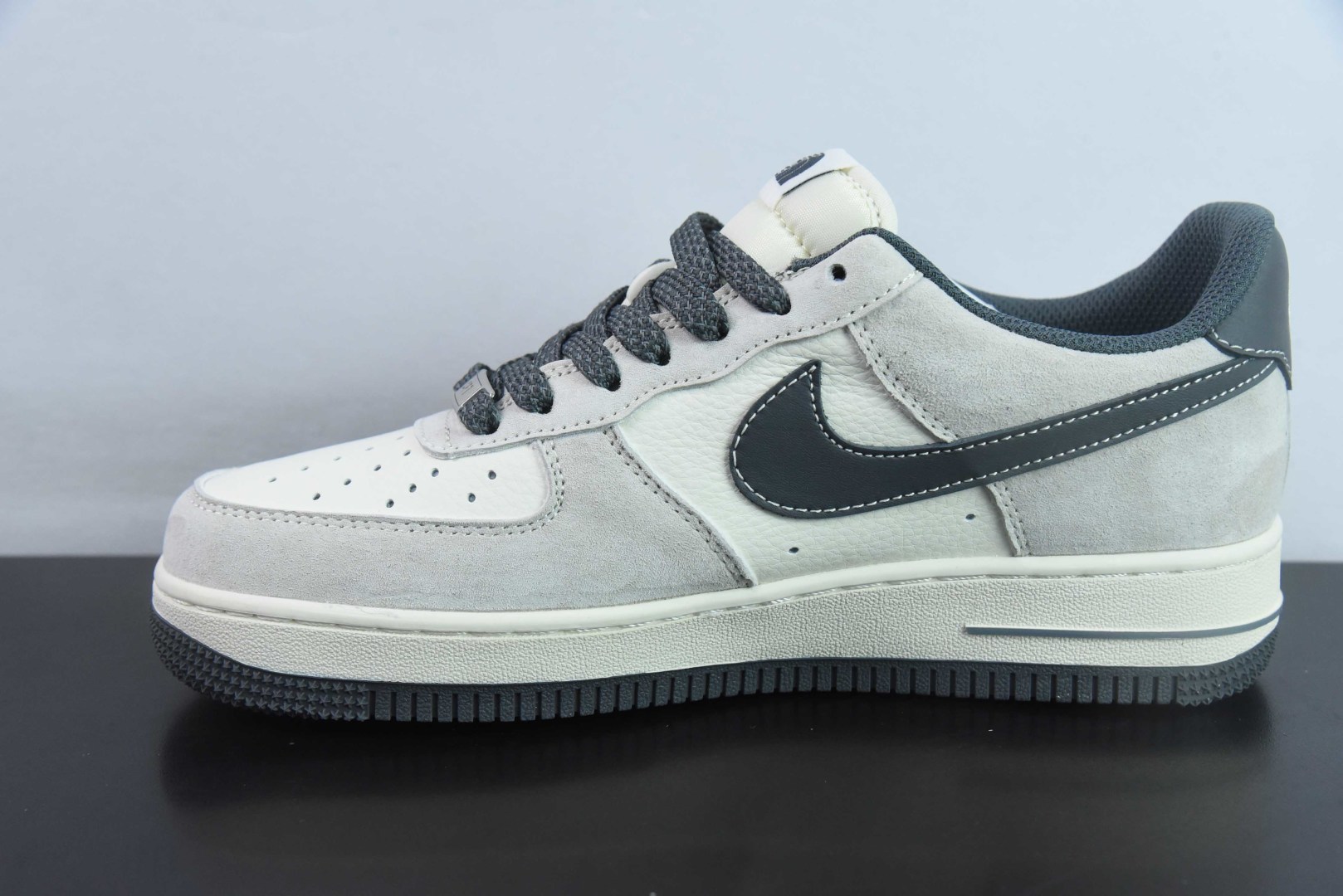 耐克NIke Air Force 1 '07 Low “Supreme北面联名灰黑红标猪八”空军一号低帮休闲板鞋纯原版本 货号：XZ6188-112