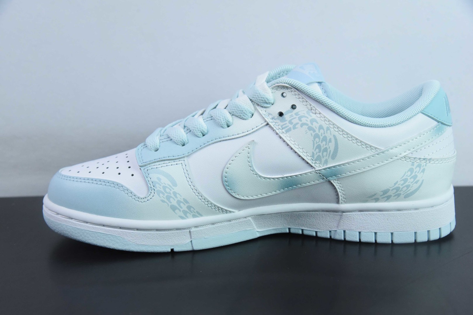 耐克Nike Dunk SB Low Glacier Blue龙年限定御龙青花白蓝新中式低帮休闲板鞋纯原版本 货号：DV0833-104 