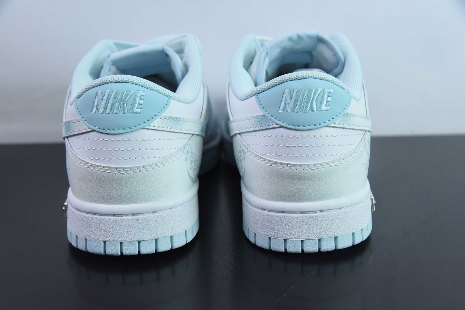 耐克Nike Dunk SB Low Glacier Blue龙年限定御龙青花白蓝新中式低帮休闲板鞋纯原版本 货号：DV0833-104 