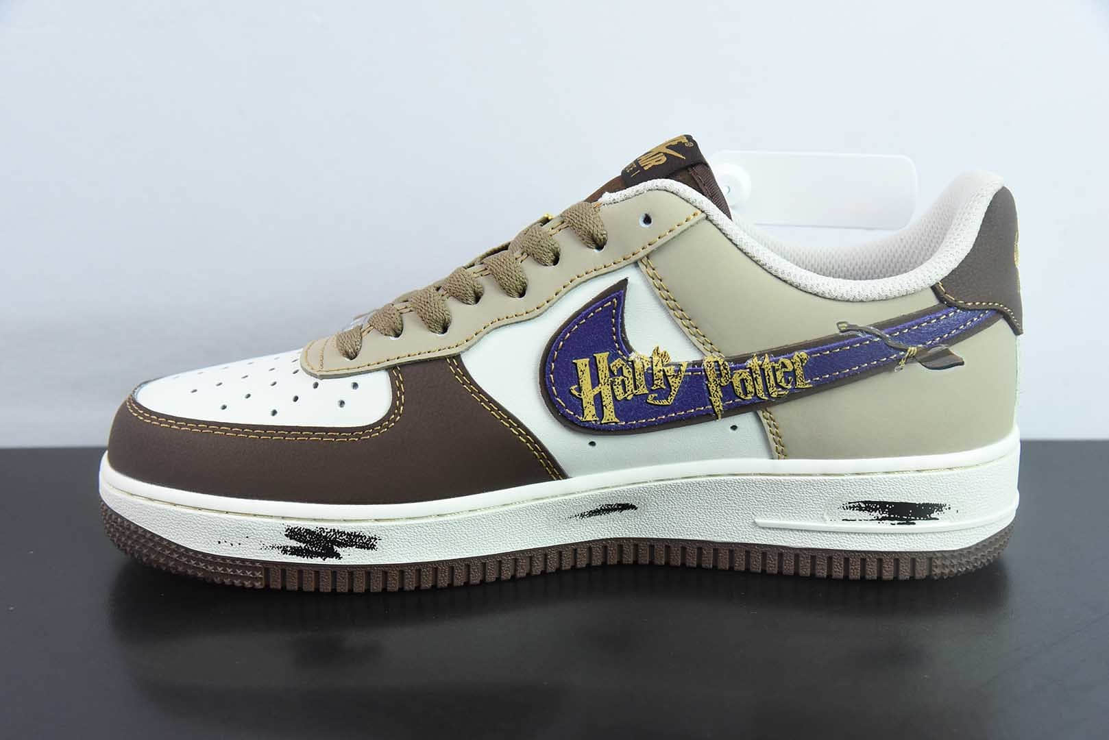 耐克Nike Air Force 1'07 Low Harry Potter 哈利波特漫画系列空军一号低帮休闲板鞋纯原版本 货号：LJ2288-111 