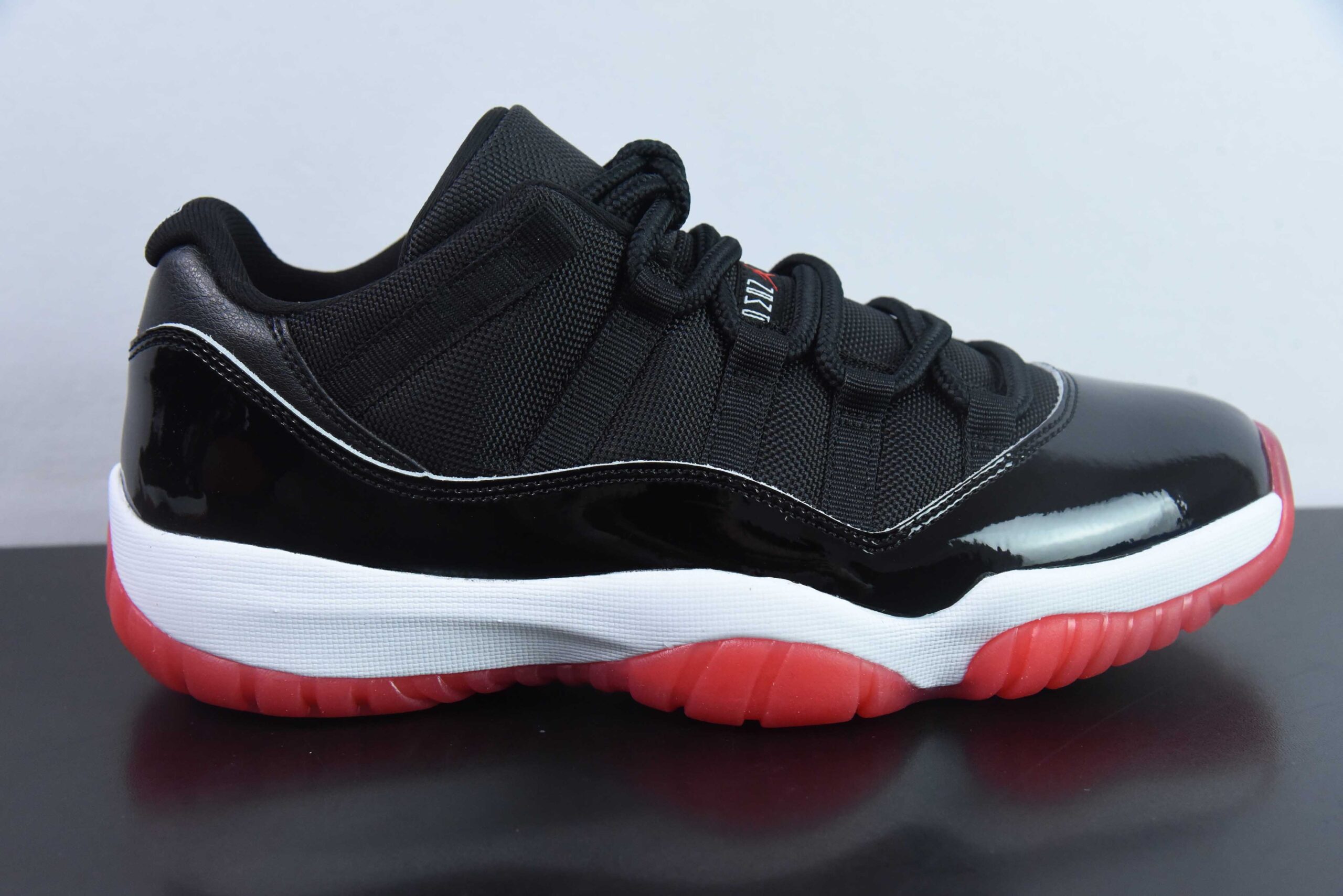 乔丹Air Jordan 11 Low Bred AJ11乔11漆皮新黑红低帮篮球鞋纯原版本 货号：FV5104-006