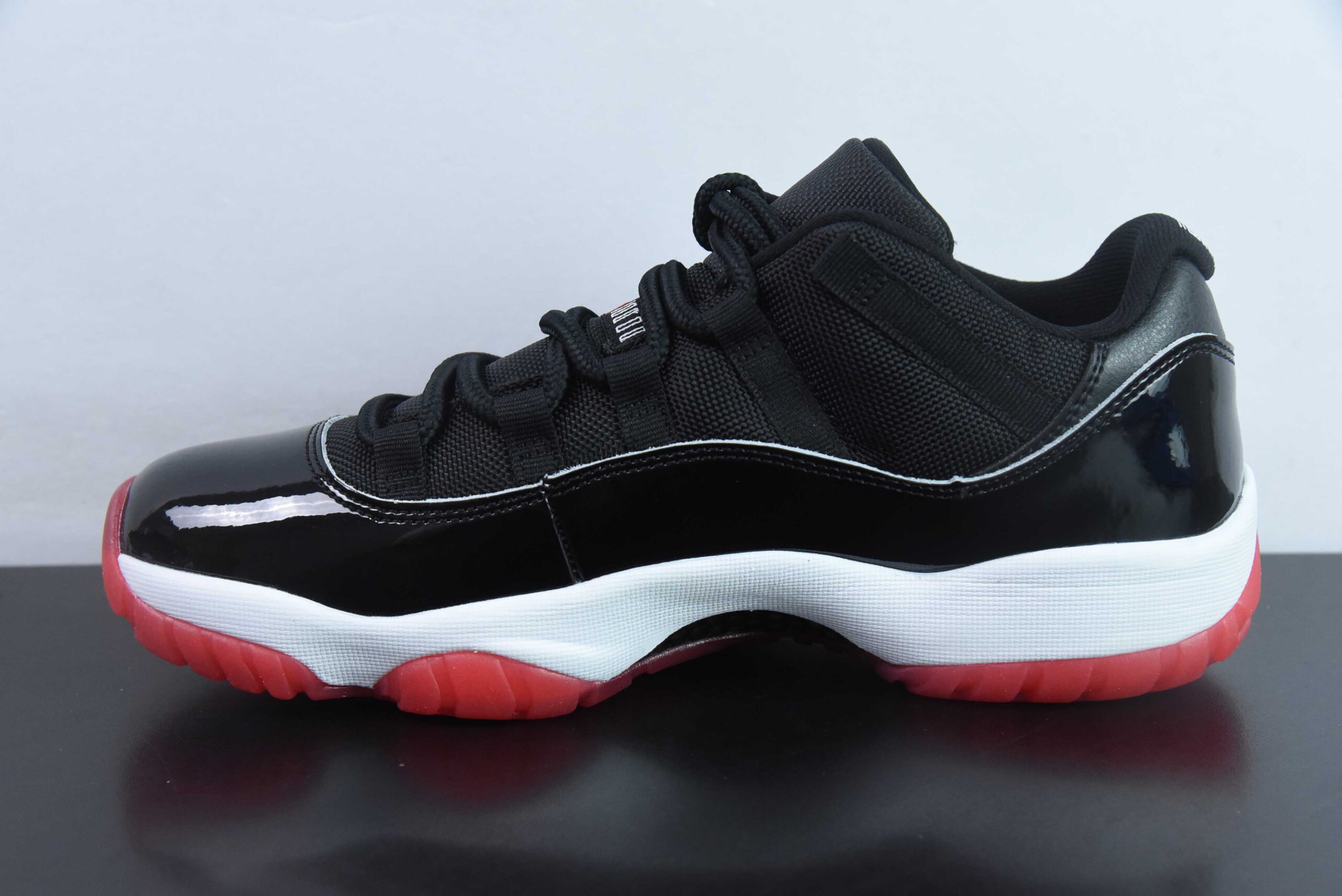 乔丹Air Jordan 11 Low Bred AJ11乔11漆皮新黑红低帮篮球鞋纯原版本 货号：FV5104-006