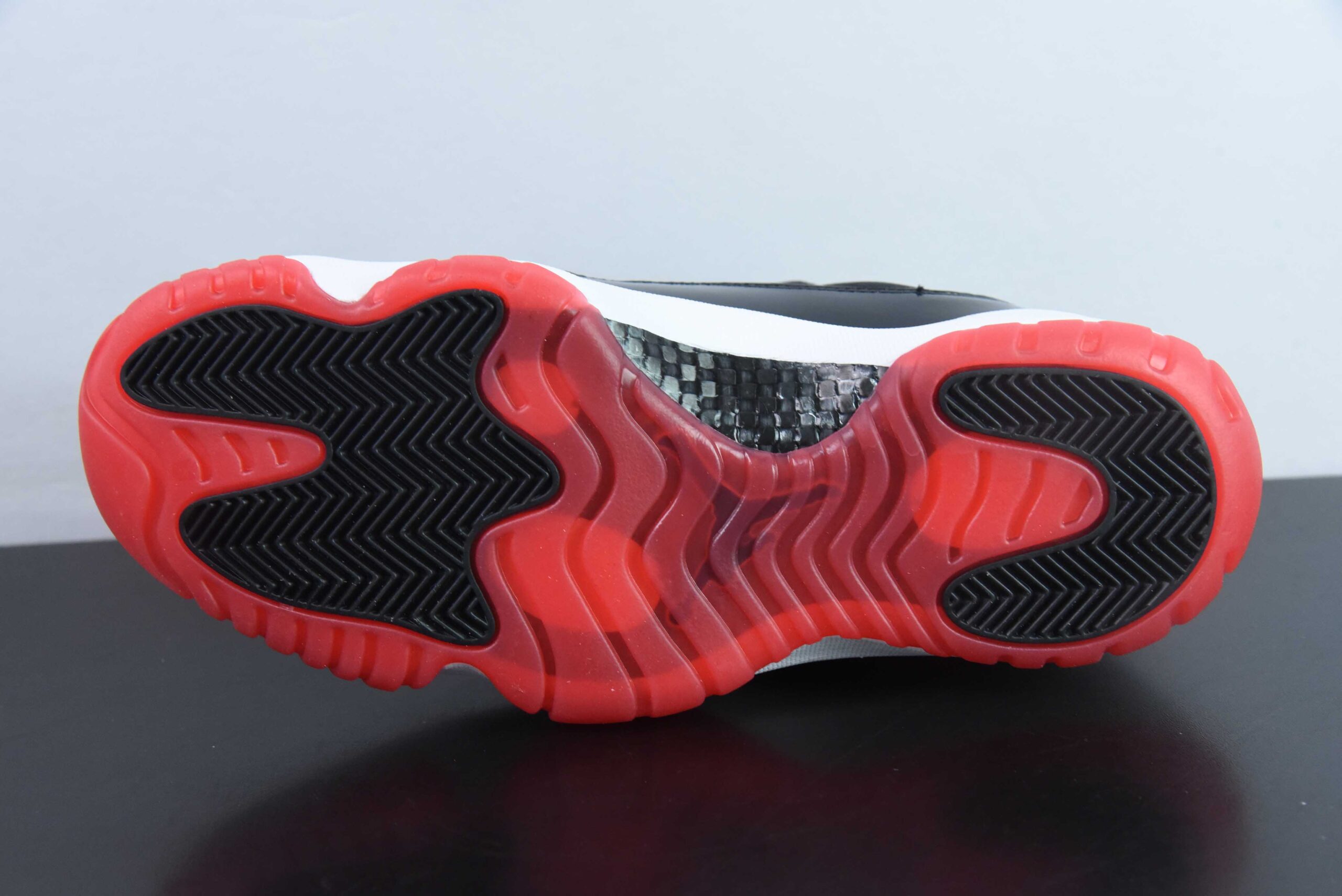 乔丹Air Jordan 11 Low Bred AJ11乔11漆皮新黑红低帮篮球鞋纯原版本 货号：FV5104-006