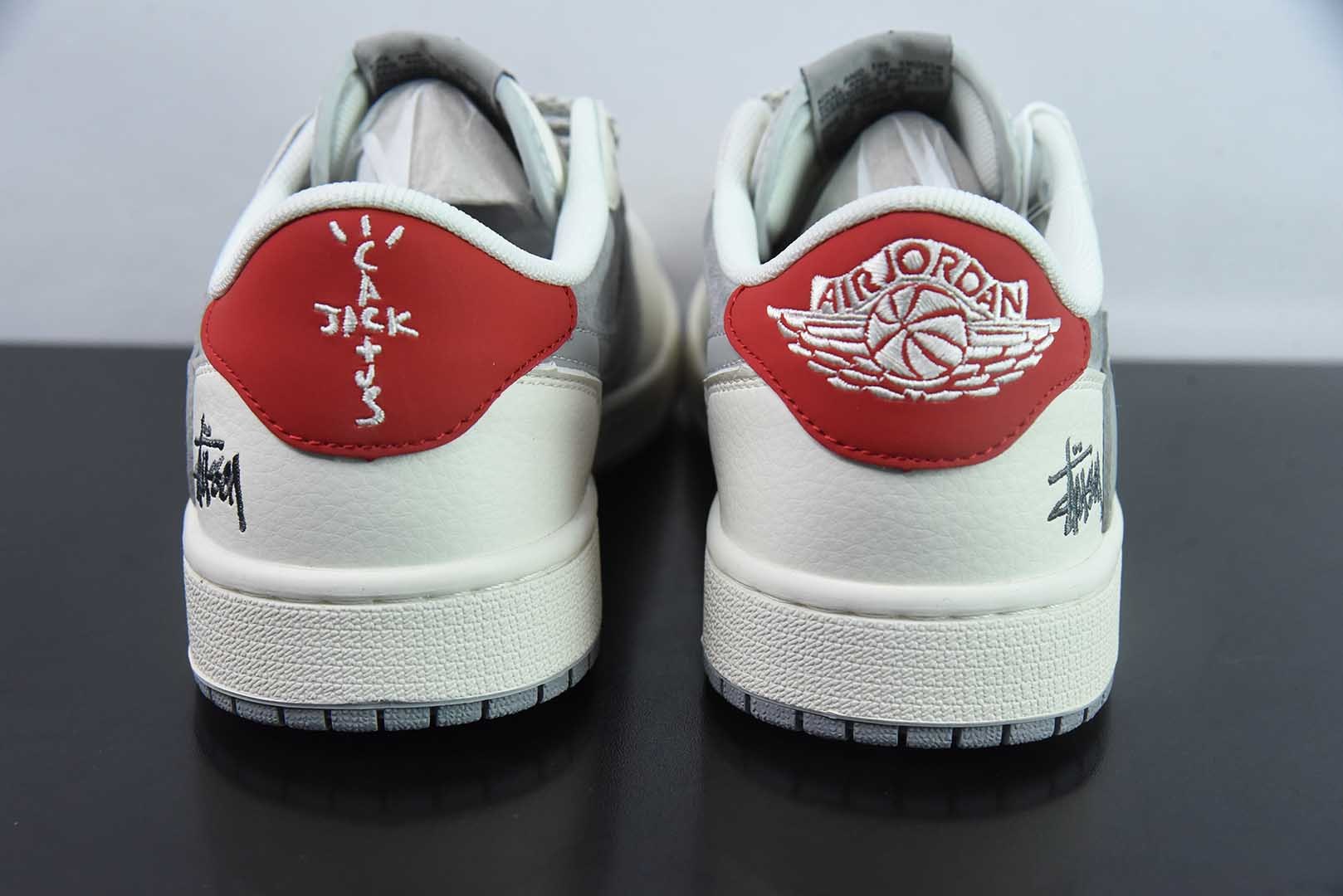 乔丹Travis Scott x Fragment Design x Air Jordan 1 Low OG SP AJ1斯图西三方联名双拼红尾低帮文化休闲板鞋纯原版本 货号：SJ2068-130