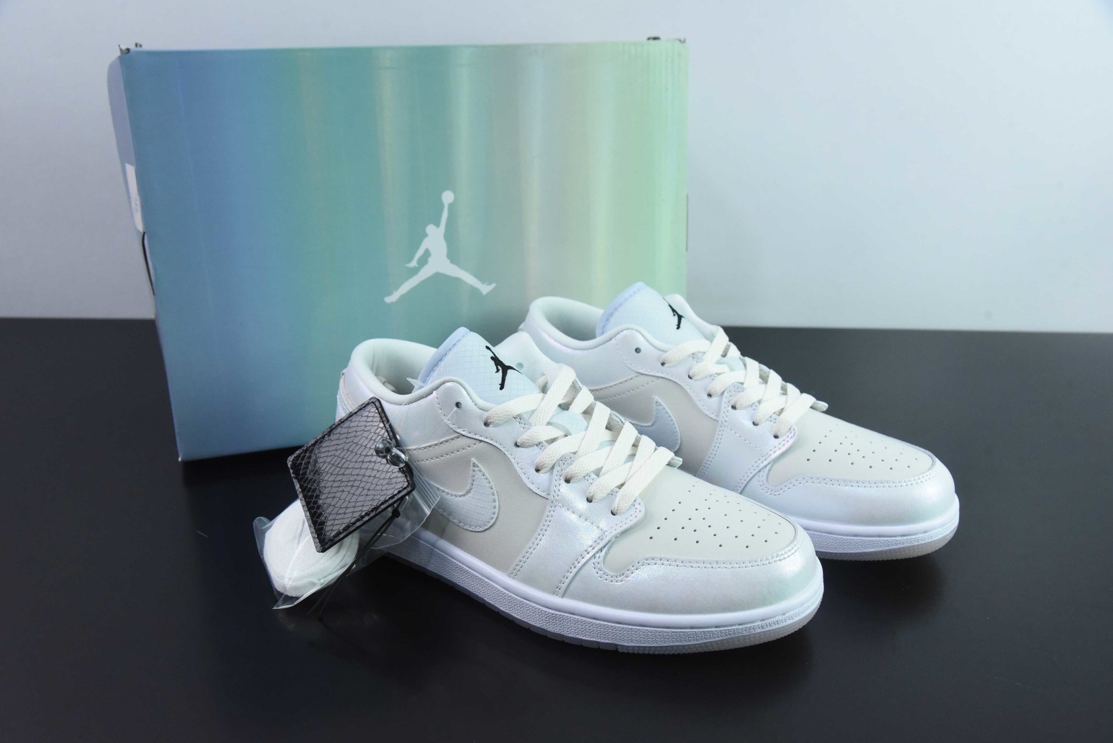 乔丹Air Jordan1 Low AJ1蛇年限定白镭射低帮复古文化篮球鞋纯原版本 货号：HF4080-001