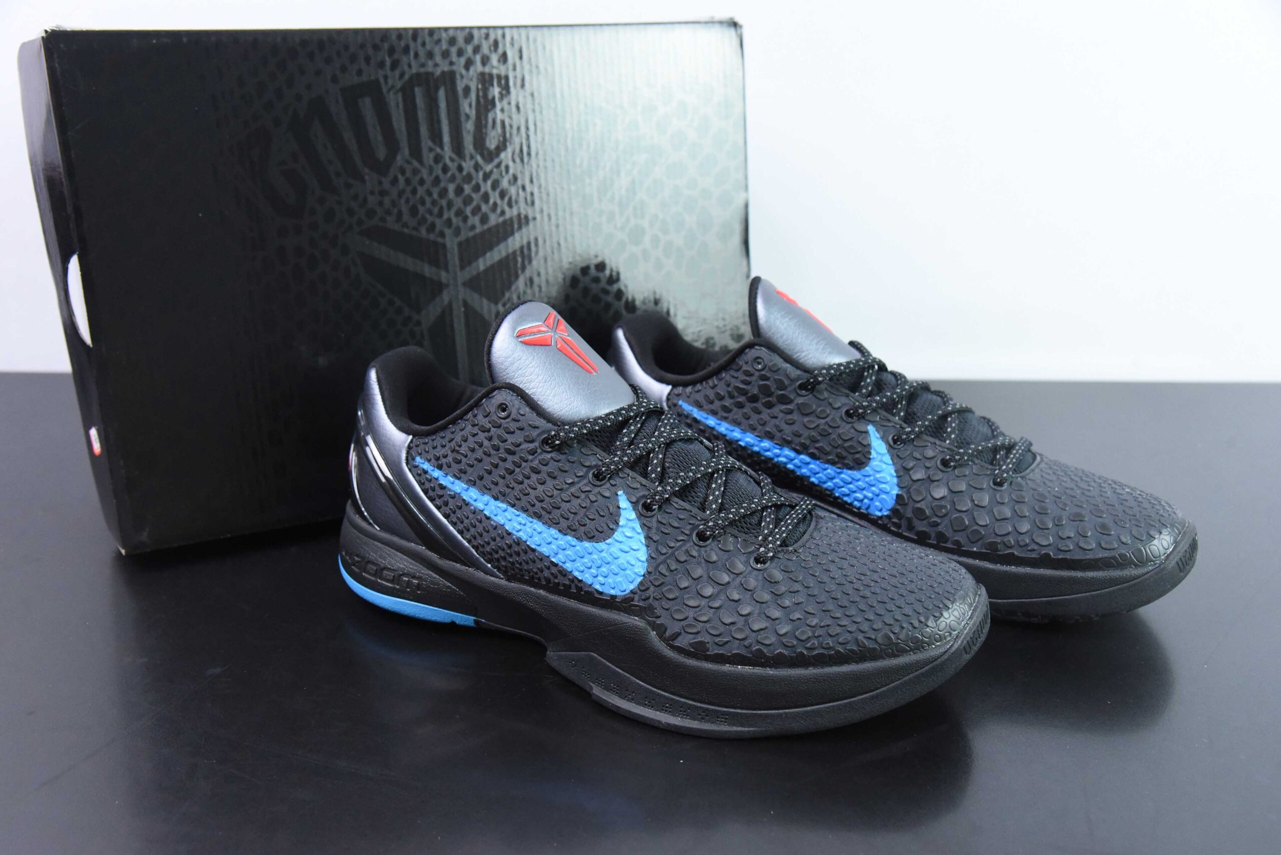 科比 KOBE Nike Zoom Kobe 6 X 'Dark Knight' 科比6代黑暗骑士黑蓝低帮实战篮球鞋纯原版本 货号：436311-008 