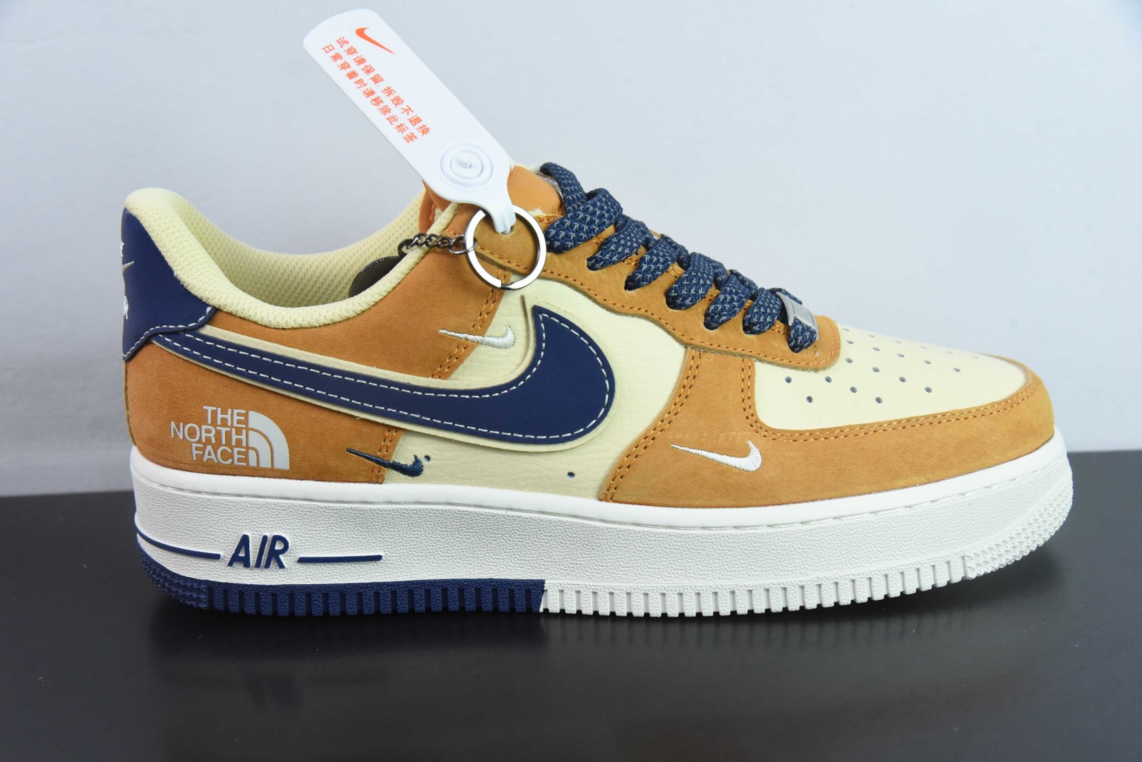 耐克NIke Air Force 1 '07 Low “北面联名运动橙”空军一号低帮休闲板鞋纯原版本 货号：DM6868-053