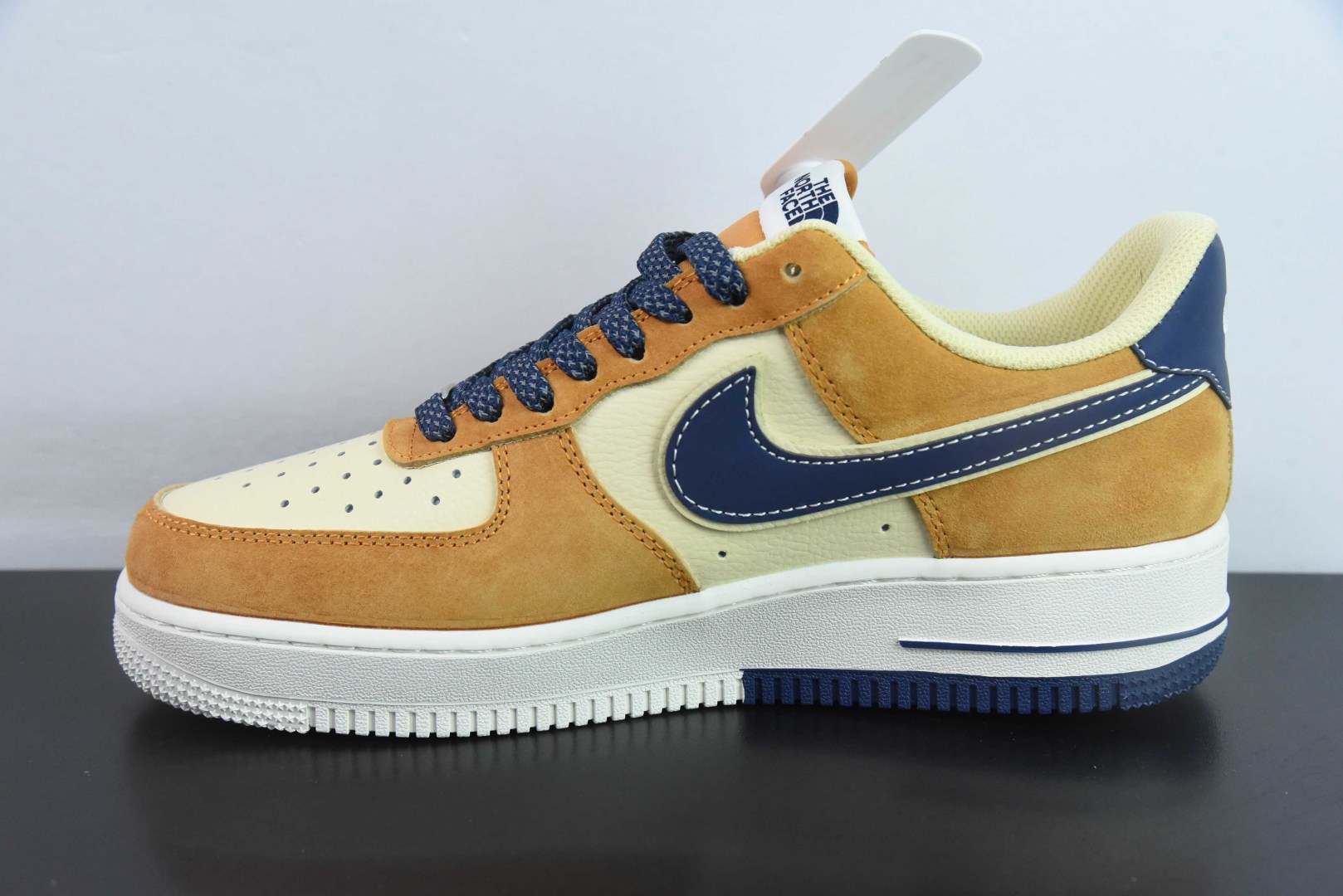 耐克NIke Air Force 1 '07 Low “北面联名运动橙”空军一号低帮休闲板鞋纯原版本 货号：DM6868-053