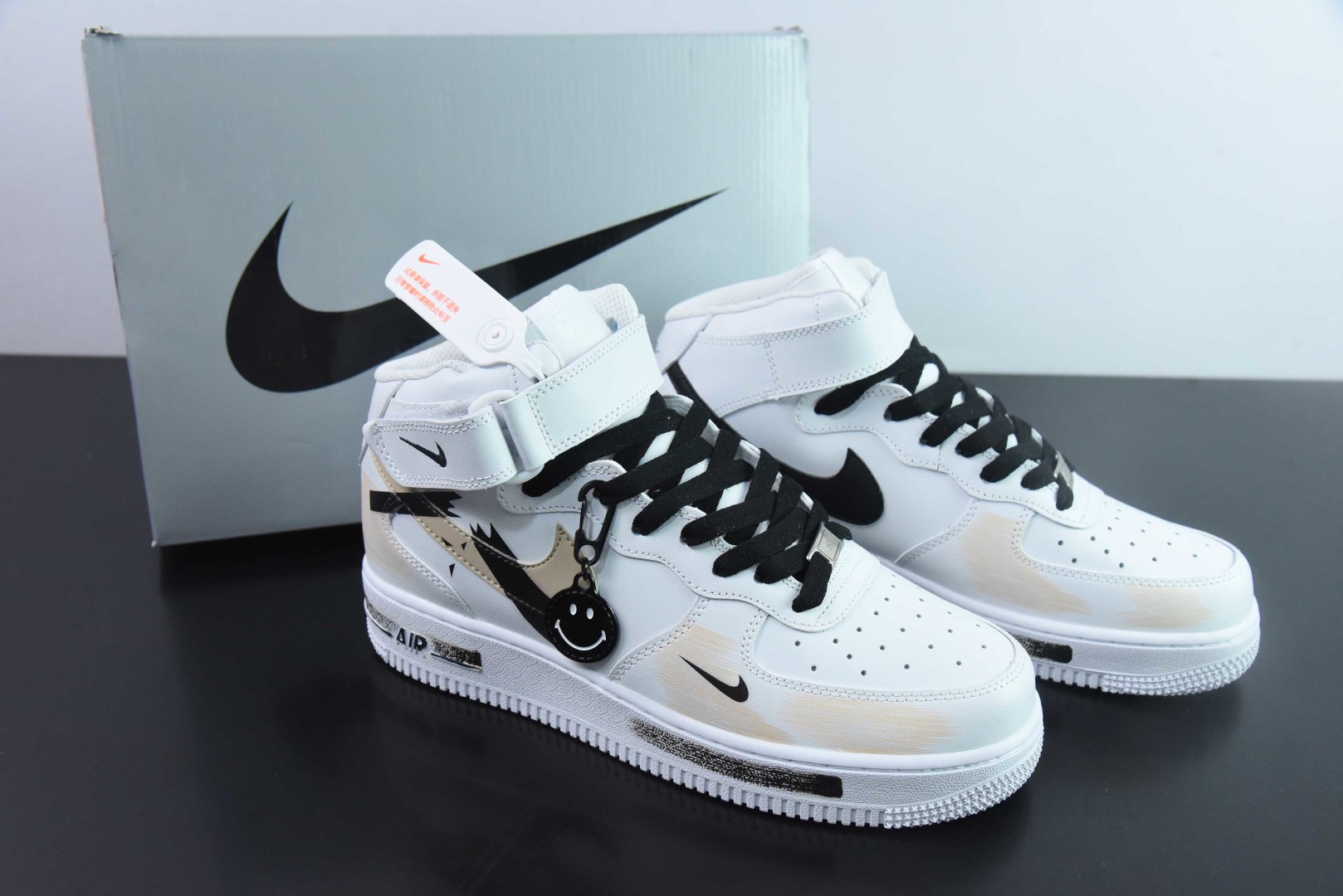 耐克Nike Air Force 1'07 Mid 断勾喷绘二次元主题空军一号中帮休闲板鞋纯原版本 货号：ZH0316-058 