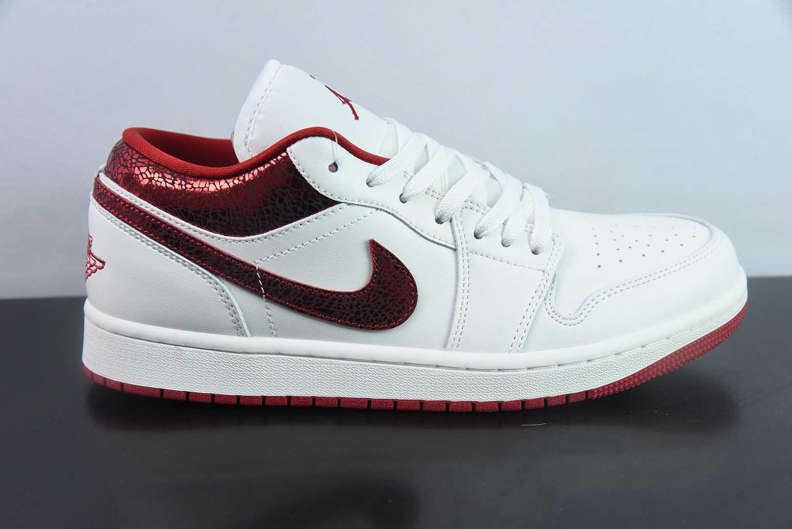 乔丹Air Jordan 1 Low AJ1乔1白红低帮文化休闲板鞋纯原版本 货号：HJ9338-106 