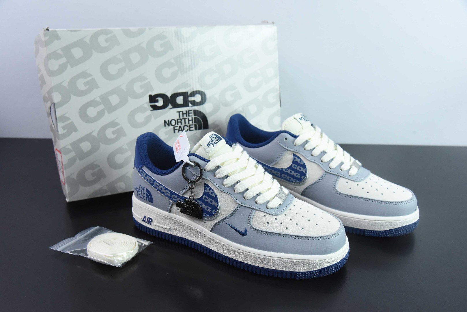 耐克NIke Air Force 1 '07 Low “北面联名CDG白蓝双勾”空军一号低帮休闲板鞋纯原版本 货号：DM6688-019